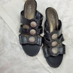 Coach Black Crocodile Textured Cone-heeled shoes with Silver Medallions Sz 7.5